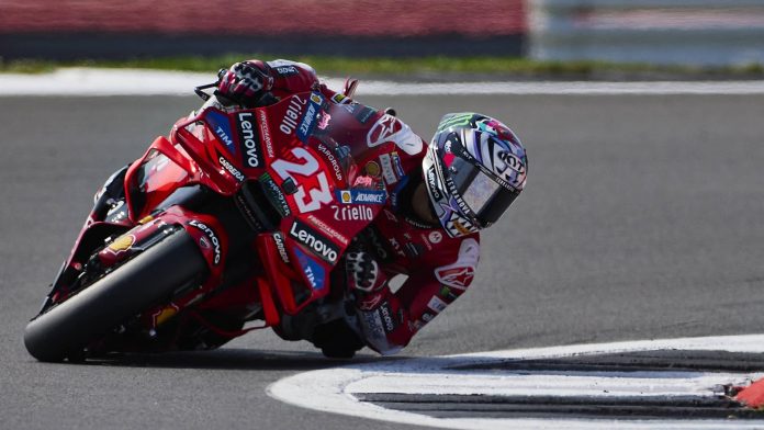 Bastianini remporte son premier sprint devant Martin, Bagnaia chute