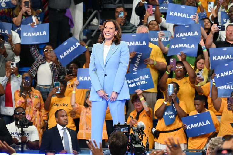 Some Republicans say Kamala Harris is a better option than a “malignant narcissist” like Trump