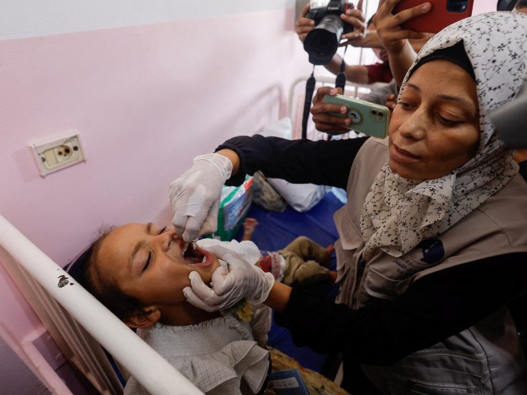 First children in Gaza given polio vaccines a day before planned UN rollout