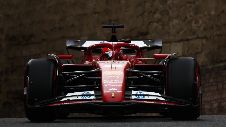 Leclerc, le roi de la pole à Bakou