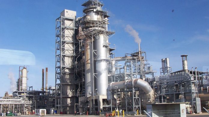 JUST IN: Dangote Refinery Sells Petrol for N898 Per Litre